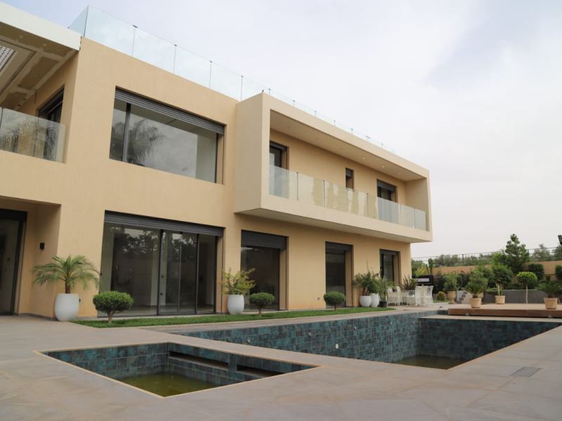 Villa neuve 5 suites avec piscine sur 1 500 m² à vendre – Route de Fès, Marrakech