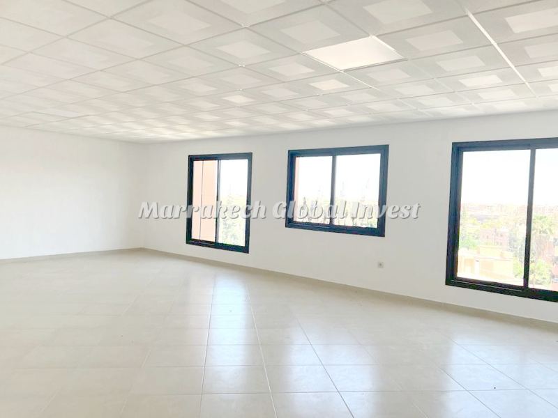 Bureau neuf 57 m² avec balcon à louer – Guéliz, Marrakech
