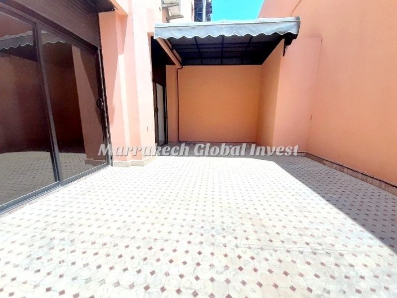 Duplex 3 chambres vide avec cour et mezzanine à louer – Guéliz, Marrakech