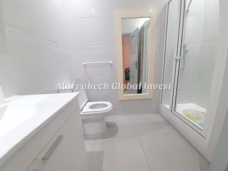 Appartement F3 rénové avec terrasse à vendre – Route de Casa, Marrakech
