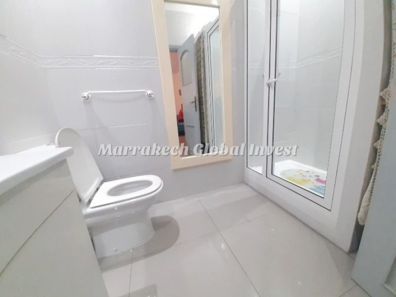 Appartement F3 rénové avec terrasse à vendre – Route de Casa, Marrakech – photo 2