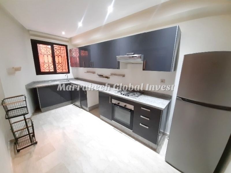 Duplex semi-meublé avec terrasse sur piscine à louer – Guéliz, Marrakech