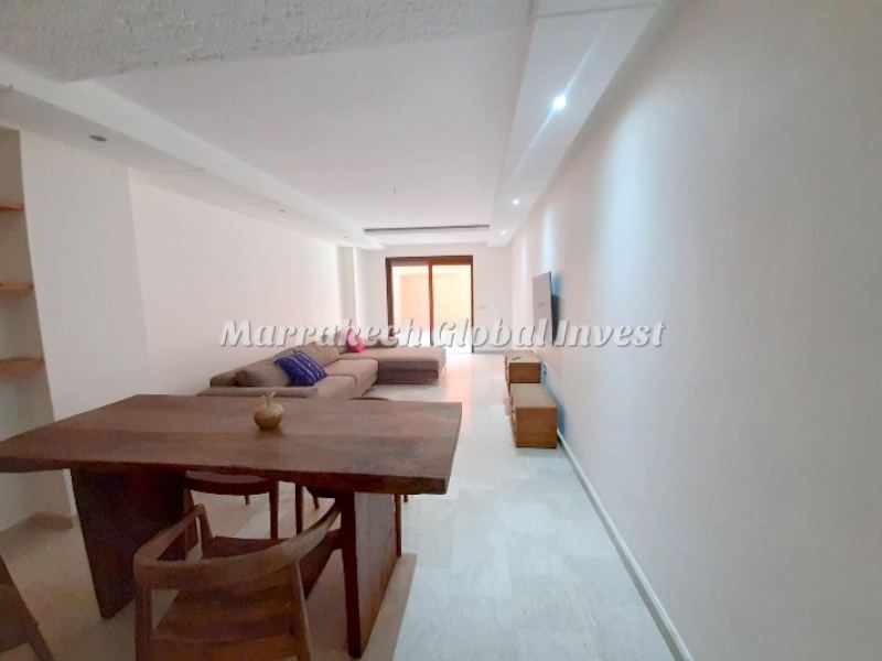 Duplex semi-meublé avec terrasse sur piscine à louer – Guéliz, Marrakech – photo 2