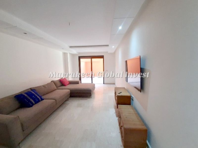 Duplex semi-meublé avec terrasse sur piscine à louer – Guéliz, Marrakech – photo 3