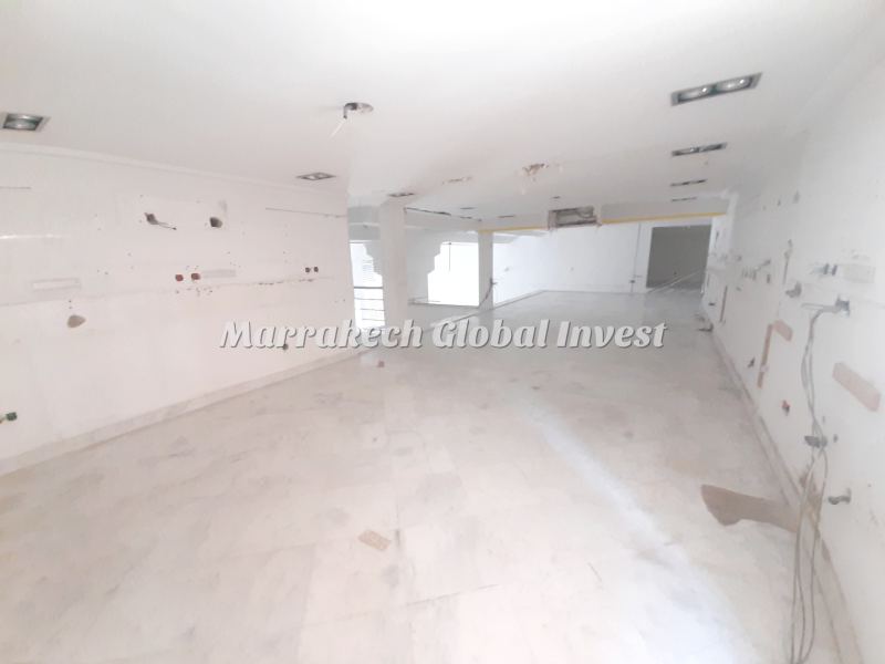 Local commercial 263 m² avec mezzanine à louer – Guéliz, Marrakech