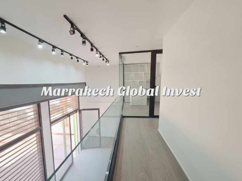 Local commercial 43 m² avec mezzanine à vendre – Izdihar, Marrakech